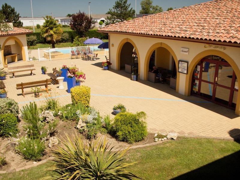 Logis Hotel Restaurant Solenca Nogaro Exteriér fotografie